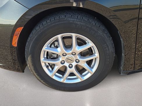 Used 2023 Chrysler Pacifica Touring-L FWD image 10