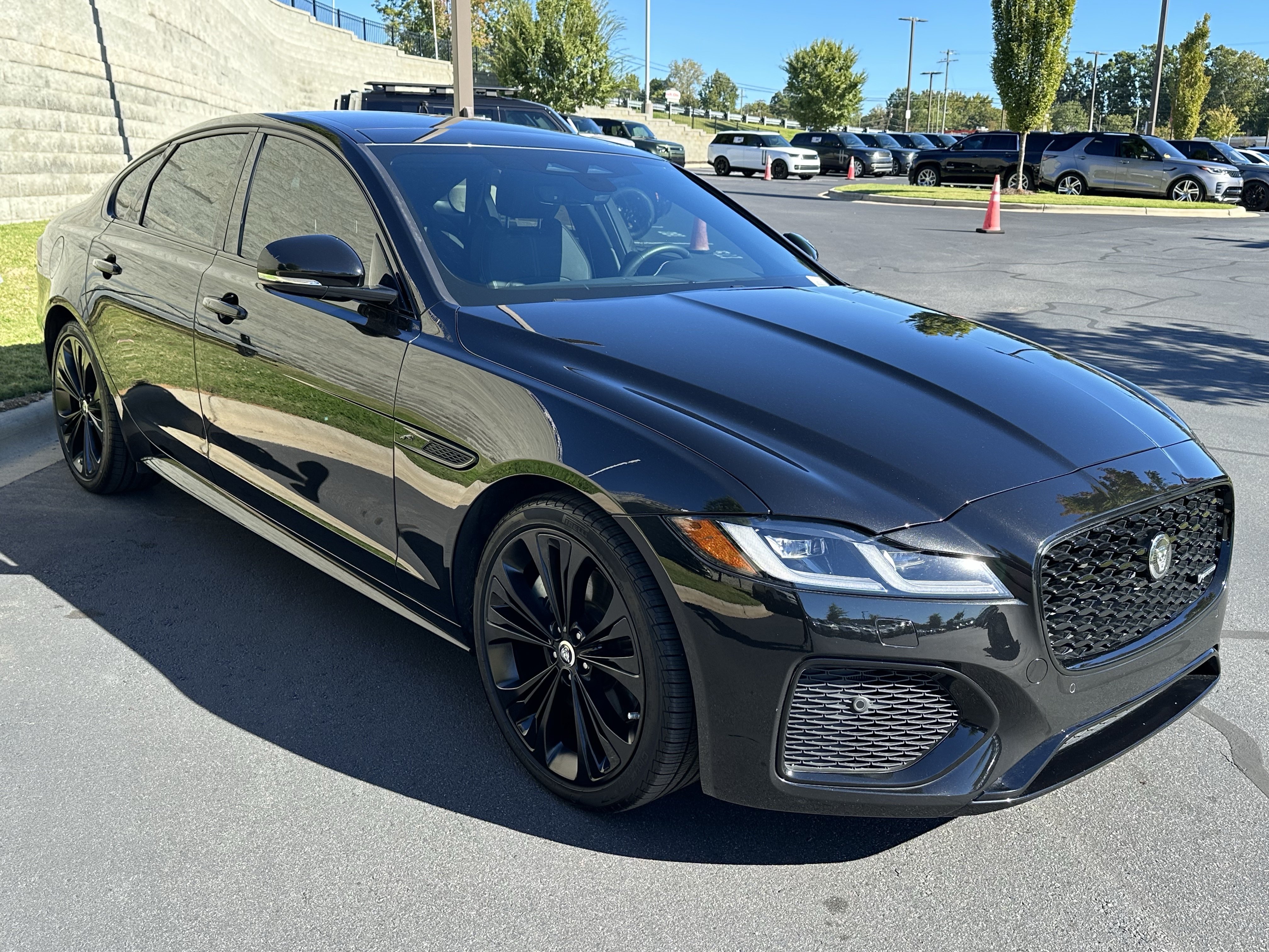 Certified 2024 Jaguar XF R-Dynamic SE AWD/4WD image 8