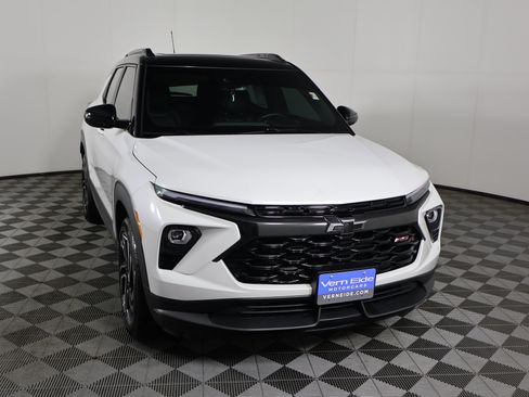 Used 2025 Chevrolet TrailBlazer RS w/ Convenience Package image 3