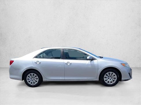 Used 2014 Toyota Camry LE FWD image 4
