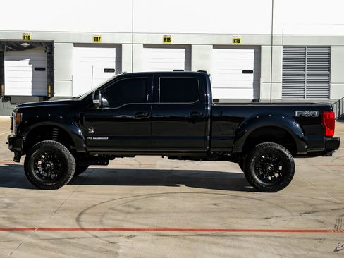 Used 2022 Ford F250 Lariat w/ Black Appearance Package image 5