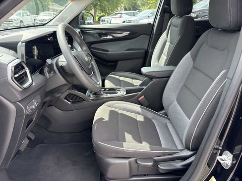 Used 2025 Chevrolet TrailBlazer LT AWD/4WD image 18