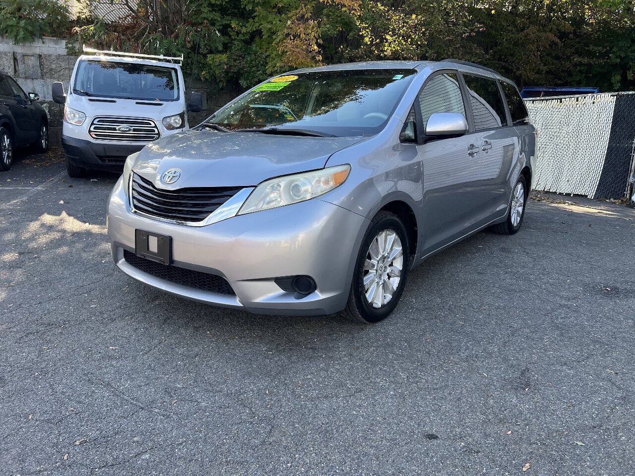 Used 2012 Toyota Sienna LE w/ Towing Pkg AWD/4WD image 4