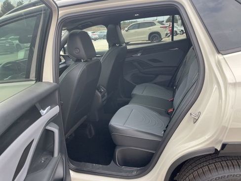 New 2026 Volkswagen Tiguan SE R-Line FWD image 21