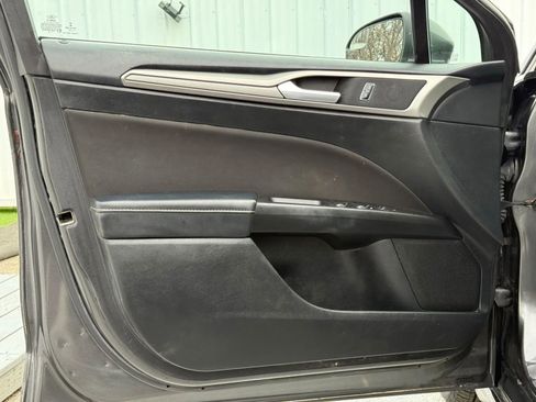 Used 2018 Ford Fusion SE w/ Fusion SE Technology Package image 11