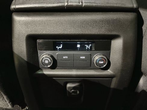 Used 2023 Chevrolet Traverse LT w/ Rear Camera Mirror Package image 20