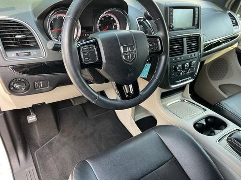 Used 2019 Dodge Grand Caravan SXT FWD image 15