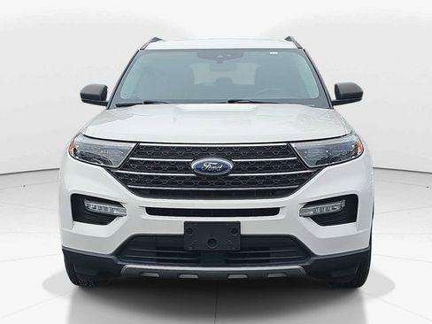 Used 2022 Ford Explorer XLT w/ Equipment Group 202A image 8
