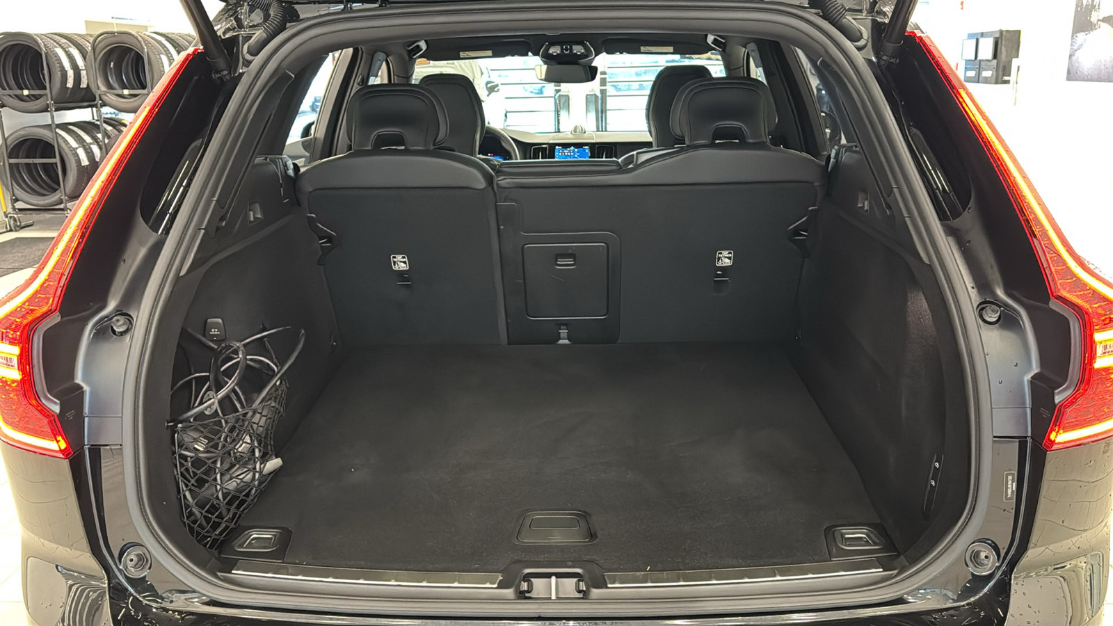 Used 2024 Volvo XC60 T8 Ultimate AWD/4WD image 29