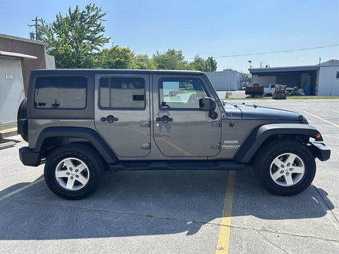 Used 2016 Jeep Wrangler Unlimited Sport w/ Quick Order Package 24S AWD/4WD image 2