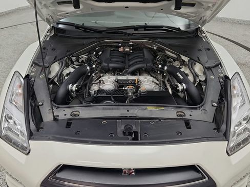 Used 2016 Nissan GT-R Premium AWD/4WD image 14