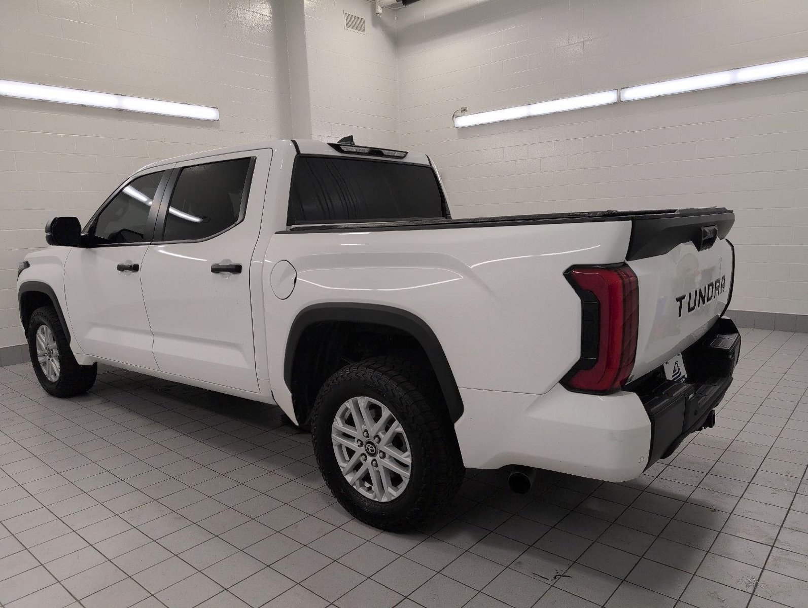 Used 2025 Toyota Tundra SR5 w/ SR5 Convenience Package AWD/4WD image 22