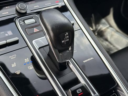 Used 2021 Porsche Panamera 4 image 17