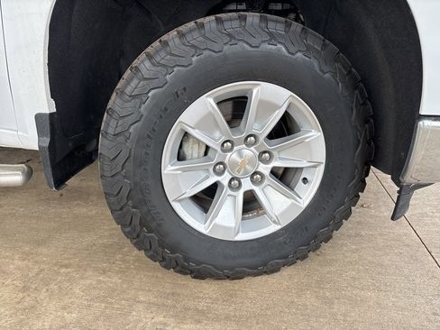 Used 2023 Chevrolet Silverado 1500 LT image 34