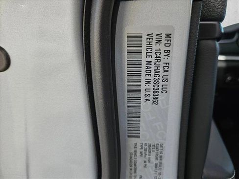 New 2025 Jeep Grand Cherokee Altitude image 18