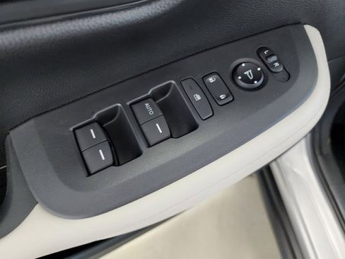 Certified 2025 Honda HR-V LX image 20