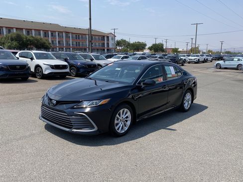 Used 2023 Toyota Camry LE FWD image 9