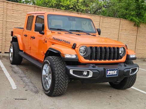 Used 2025 Jeep Gladiator Sport image 3