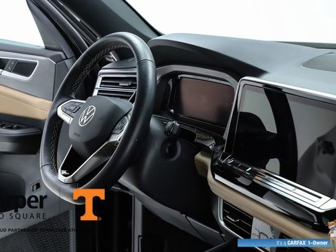 Used 2025 Volkswagen Atlas Cross Sport SE w/ Panoramic Sunroof Package image 74