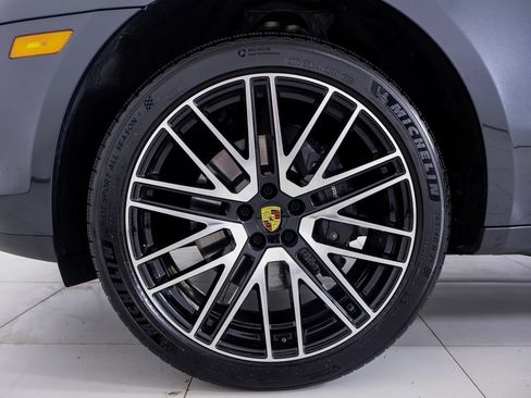 Certified 2026 Porsche Macan AWD/4WD image 32