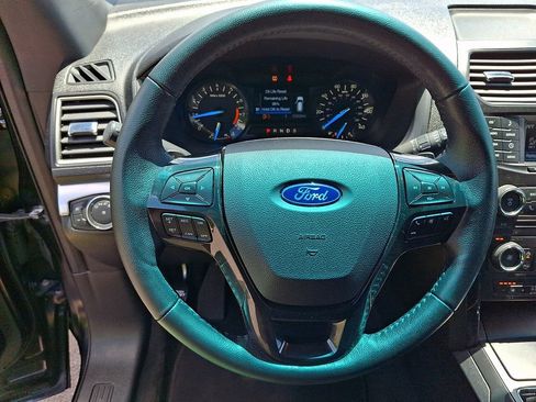Used 2016 Ford Explorer XLT AWD/4WD image 19