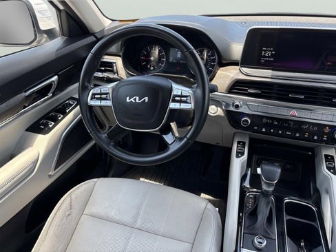 Used 2022 Kia Telluride EX w/ EX Premium Package FWD image 11