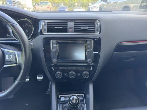 Used 2017 Volkswagen Jetta GLI FWD image 32