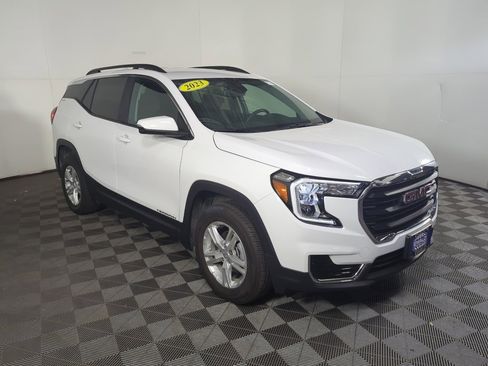 Used 2023 GMC Terrain SLE w/ Driver Convenience Package image 2