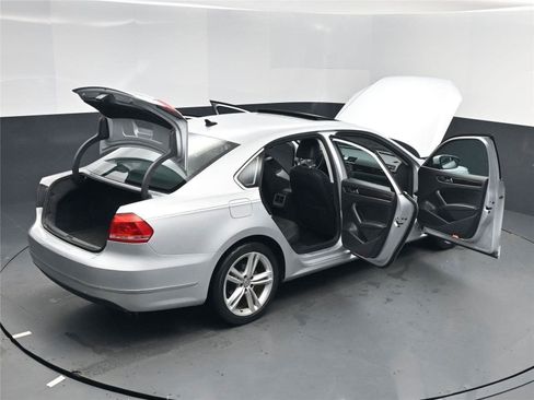 Used 2015 Volkswagen Passat 1.8T SEL Premium image 27