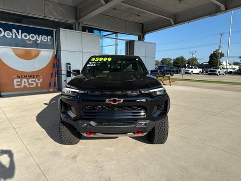 Used 2025 Chevrolet Colorado ZR2 AWD/4WD image 2