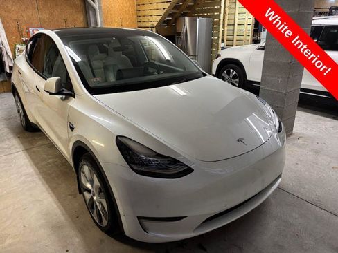 Used 2021 Tesla Model Y Long Range image 1