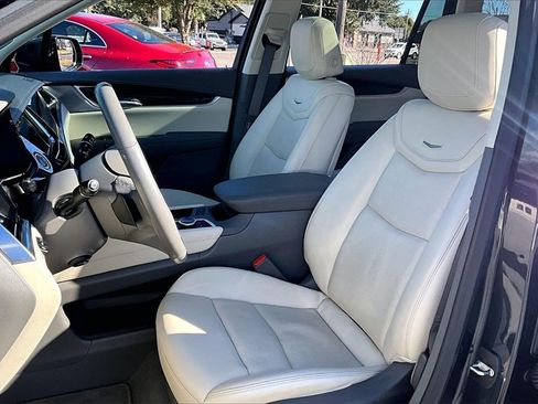 Used 2023 Cadillac XT6 Premium Luxury w/ Technology Package image 18