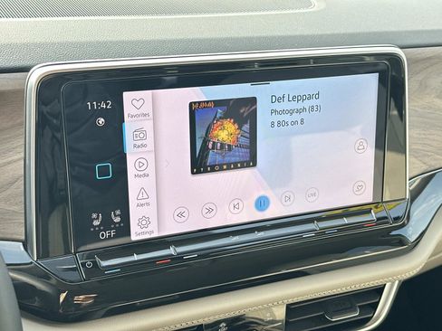 Used 2025 Volkswagen Atlas SE image 30