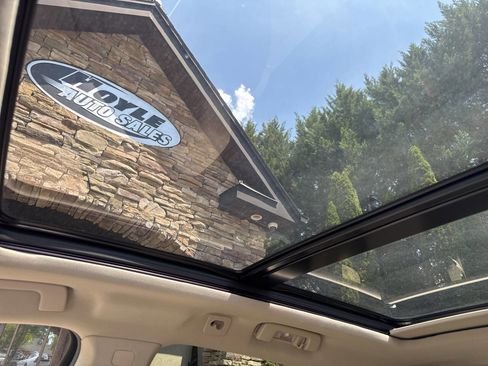 Used 2011 Cadillac SRX Luxury AWD/4WD image 23