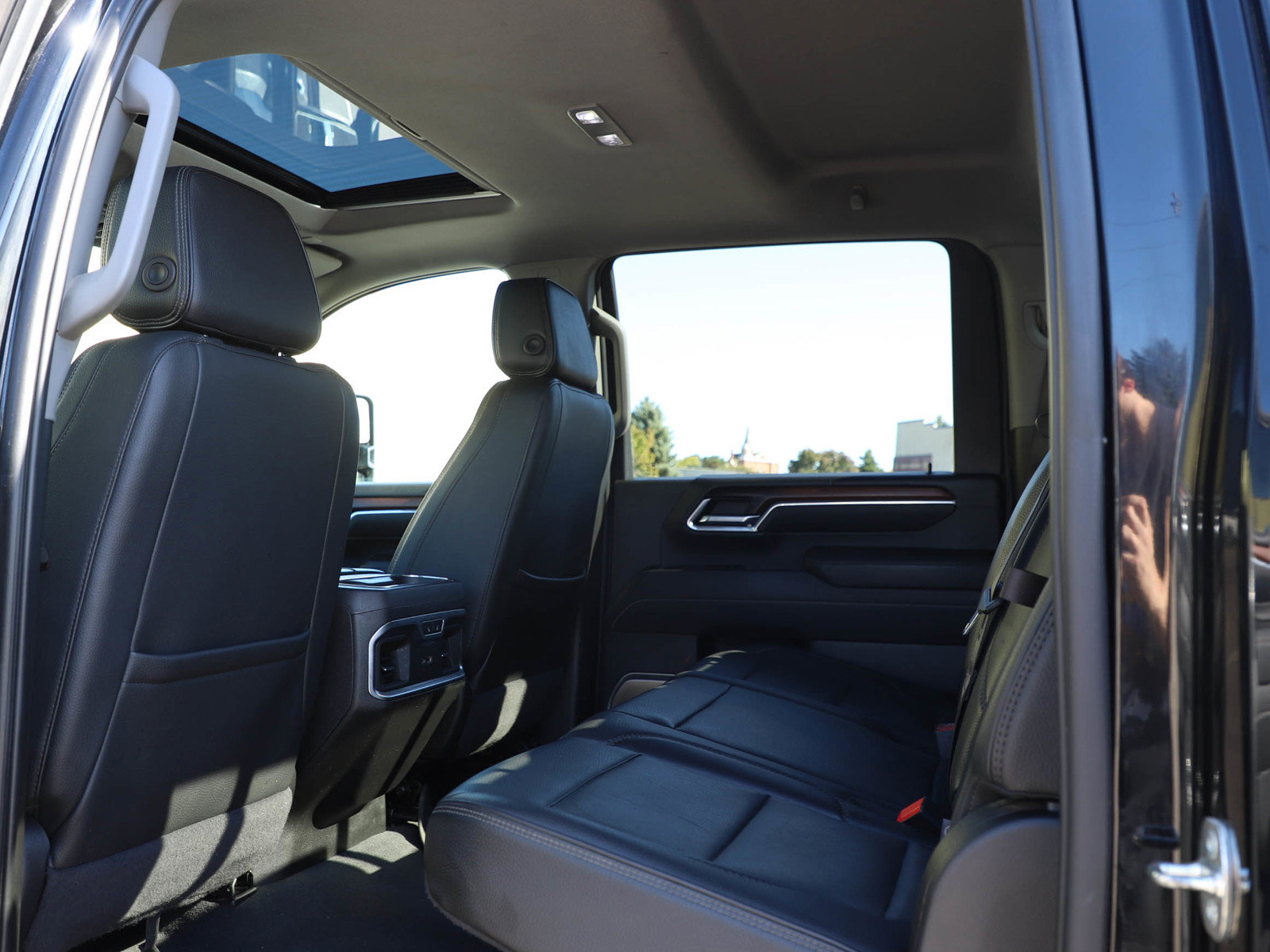 Used 2024 GMC Sierra 3500 Denali w/ Denali Reserve Package AWD/4WD image 17