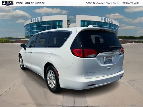 Used 2017 Chrysler Pacifica LX FWD image 7
