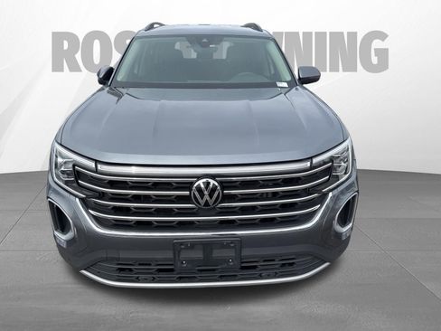 Used 2025 Volkswagen Atlas SE image 2