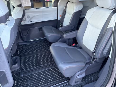 Used 2021 Toyota Sienna XSE image 19