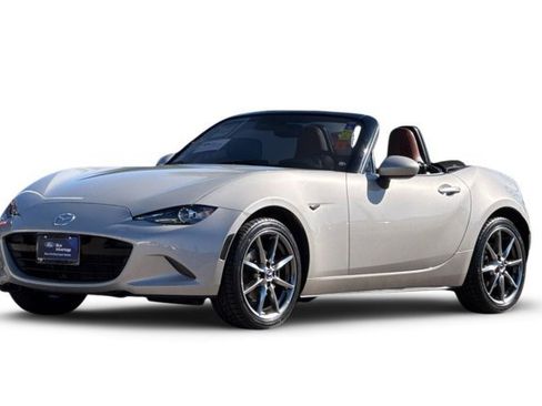 Used 2022 MAZDA MX-5 Miata Grand Touring image 2