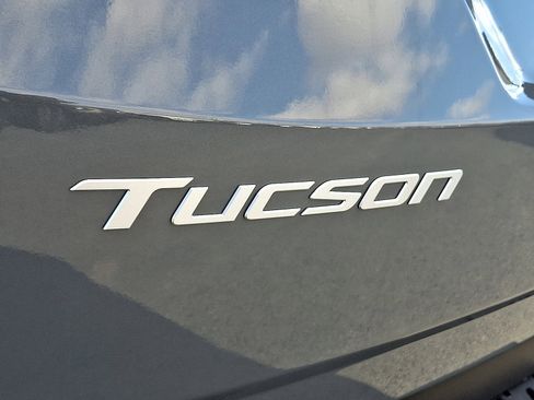 Certified 2025 Hyundai Tucson SE image 21