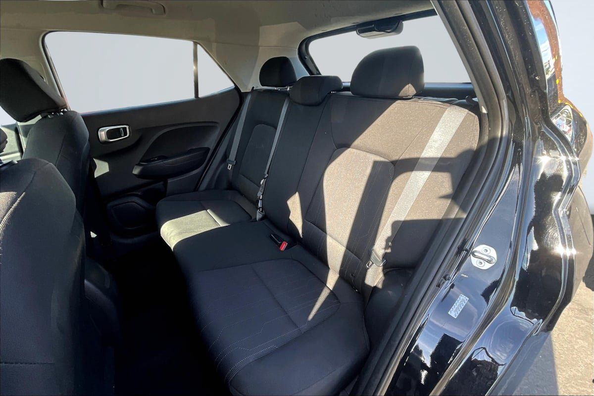Used 2024 Hyundai Venue SE FWD image 26