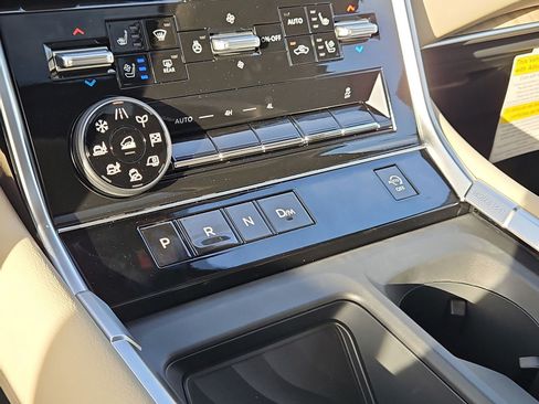 New 2026 Nissan Armada Platinum image 18