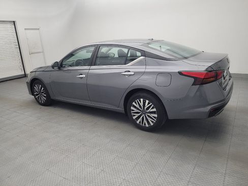 Used 2023 Nissan Altima 2.5 SV w/ SV Premium Package AWD/4WD image 3