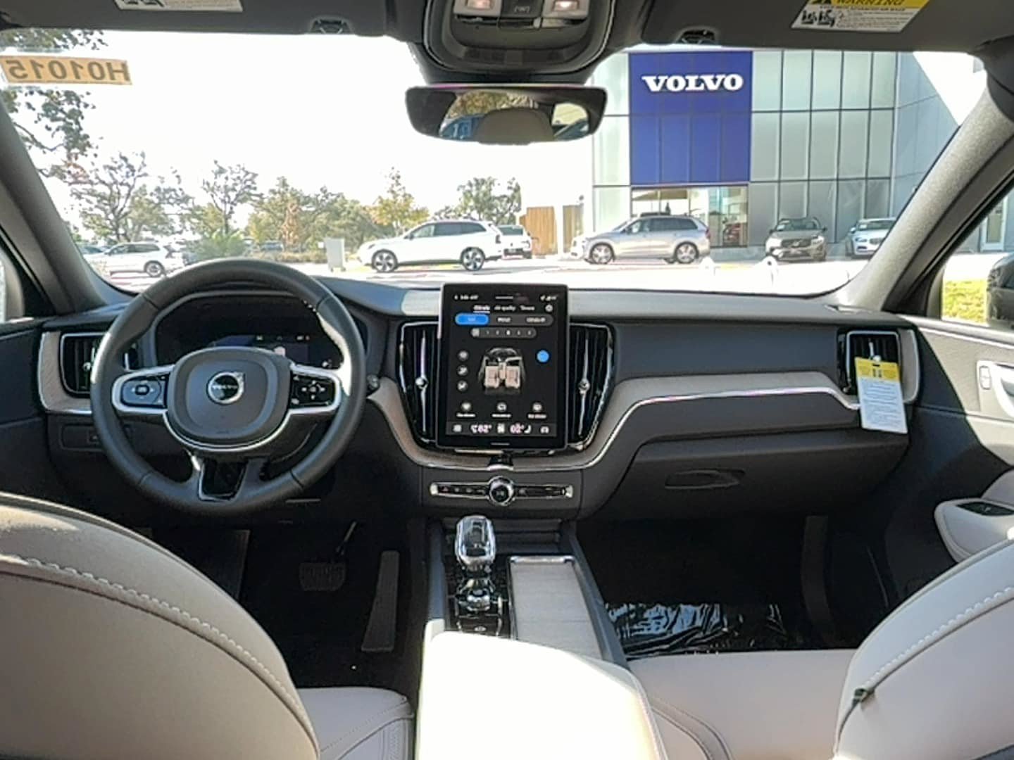New 2026 Volvo XC60 B5 Plus w/ Protection Package Premier AWD/4WD image 17