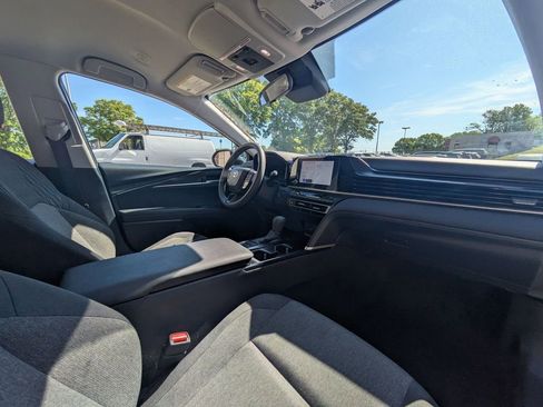 Used 2025 Toyota Camry LE FWD image 31