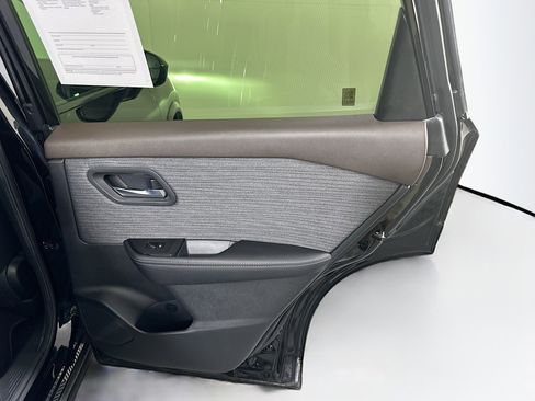 Used 2023 Nissan Rogue SV FWD image 28
