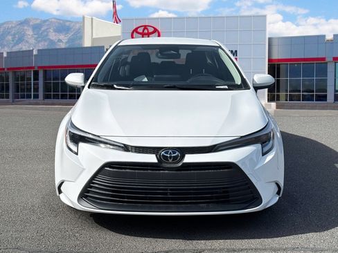 Used 2026 Toyota Corolla LE image 2