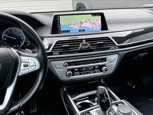 Used 2019 BMW 740i w/ M Sport Package image 9