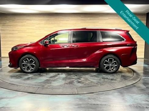 Used 2025 Toyota Sienna Platinum AWD/4WD image 15