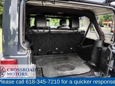 Used 2016 Jeep Wrangler Unlimited Sahara w/ Connectivity Group AWD/4WD image 22